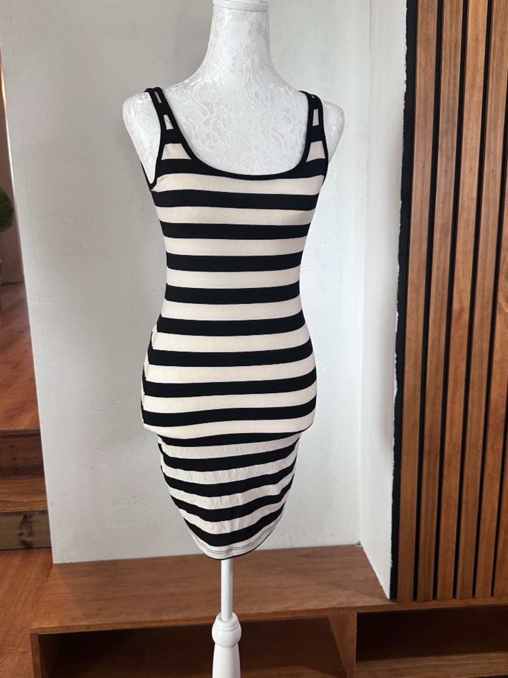 Papaya horizontal striped sleeveless bodycon mini dress Size small.